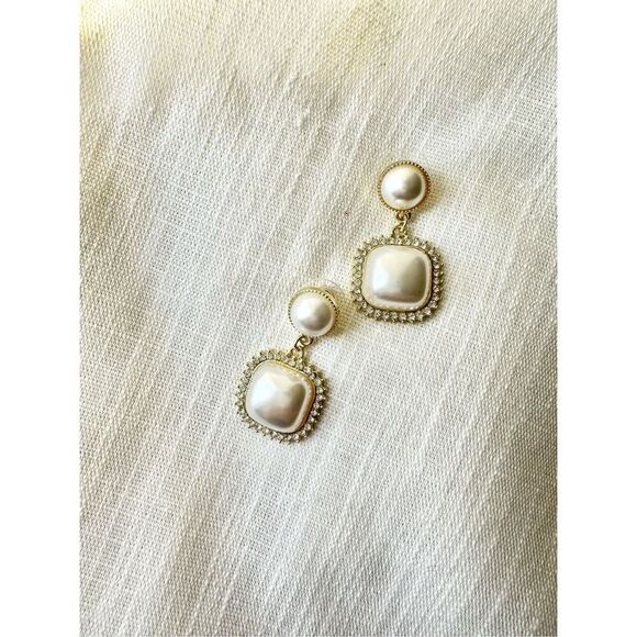 Square pearl & rhinestone dangle earring ￼ - Picture 2 of 2